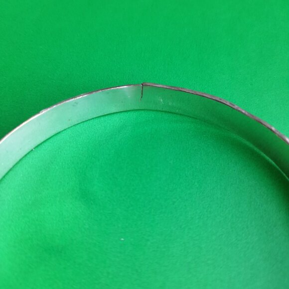 Silver Tone Bangle Bracelet Made in Mexico Textured Geometric Design - Picture 6 of 9